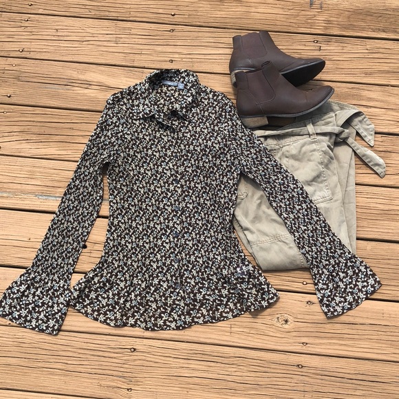 Button Front Floral Gypsy Fairy Puckered Top with Ruffled Hem Bell Sleeve Sz S - Picture 2 of 8